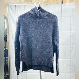 505. en thread women sweater. Size M